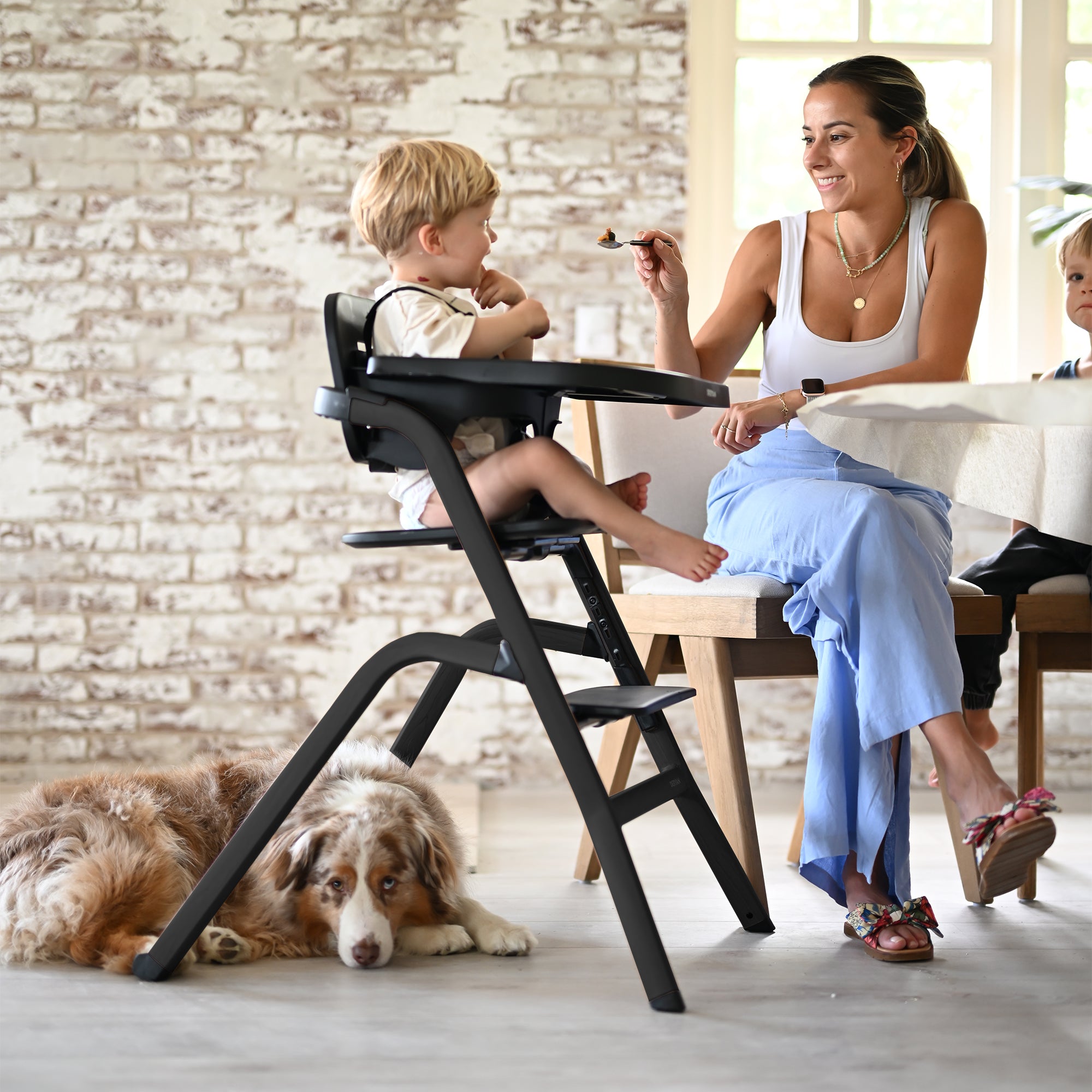 Curve High Chair Set Complete - Includes bouncer & insert cushion - Black