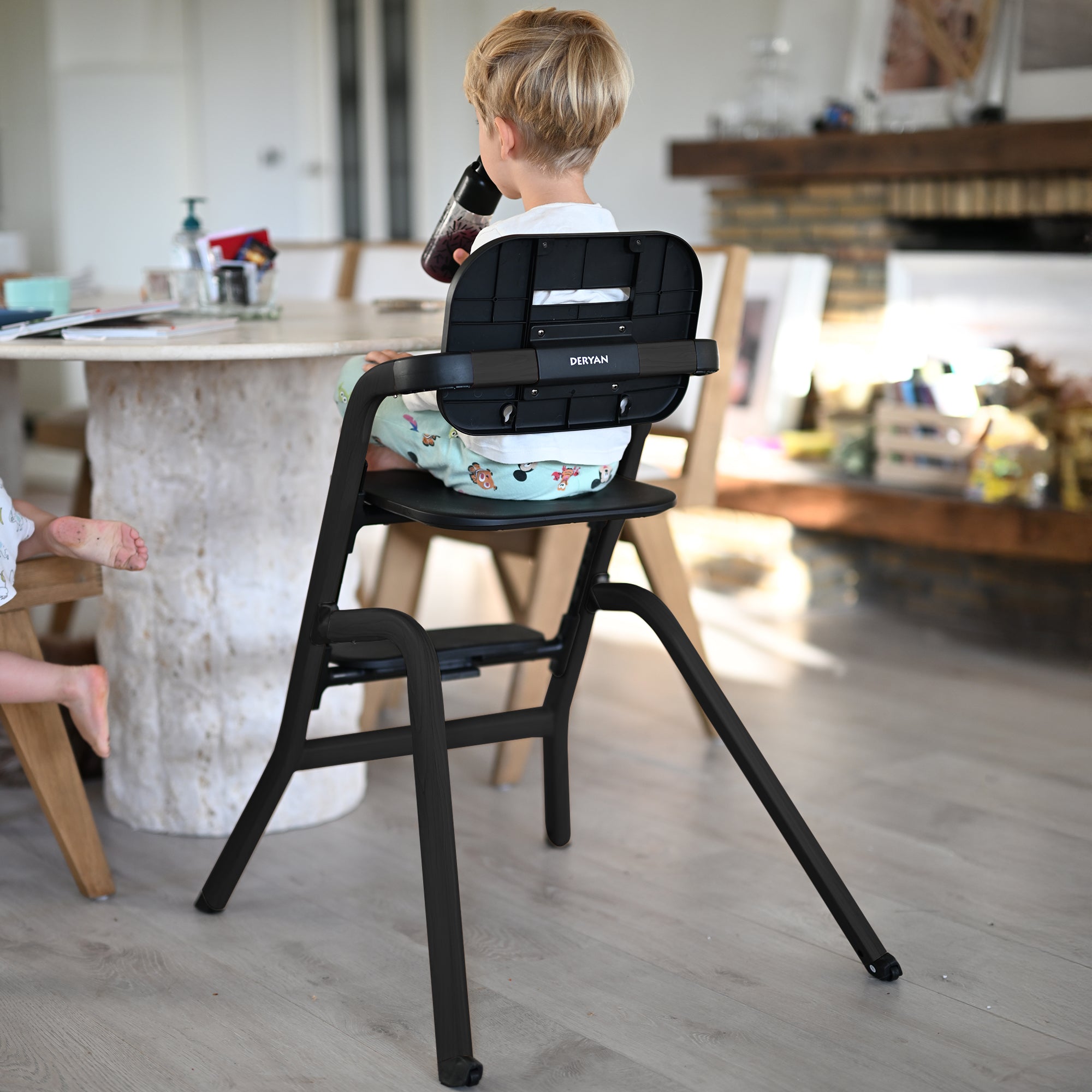 Curve High Chair Set Complete - Includes bouncer & insert cushion - Black