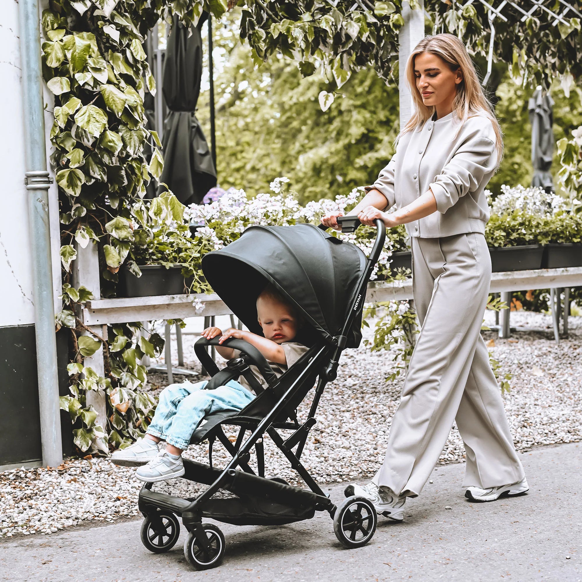 Luxe Easy Lichtgewicht Buggy - Black